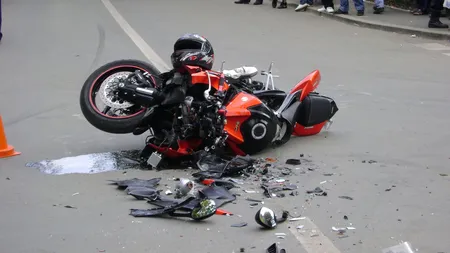 Accident grav în Capitală: Un motociclist aflat sub influenţa alcoolului s-a izbit de un autoturism