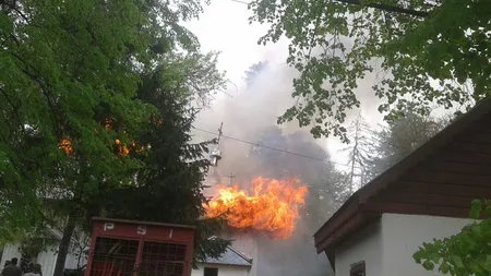 Biserică arsă din temelii, în ziua de duminică. Lăcaşul de cult se află în judeţul Neamţ