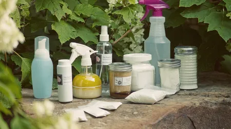 Cum îţi poţi curăţa în mod natural casa? Ingredientele la care nici nu te gândeai că pot face asta