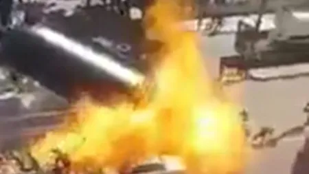 O cisternă cu benzină a EXPLODAT în Egipt. Mai multi oameni au fost cuprinşi de flăcări FOTO VIDEO