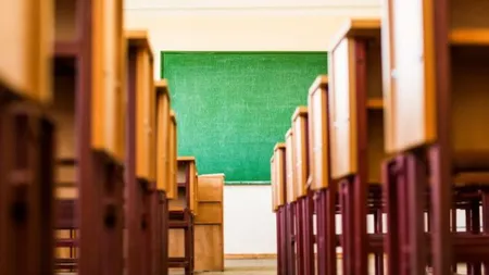 A murit în faţa elevilor. S-a prăbuşit fără suflare, medicii nu au mai putut face nimic