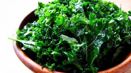 De ce trebuie să MASEZI frunzele de kale