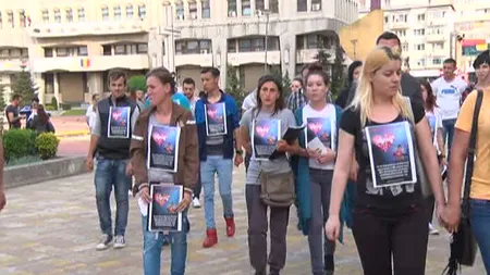 Salvaţi-l pe Edi! Marş al tăcerii pentru a salva un copil de la moarte VIDEO