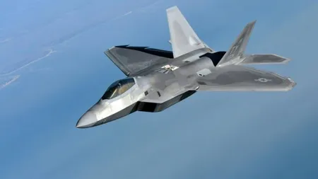 Cele două avioane F-22 care au trecut pe la aeroportul de la Kogălniceanu au aterizat pe aeroportul din Lituania