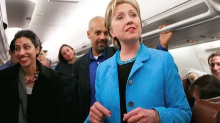 Hillary Clinton zboară prin Statele Unite la bordul avionului celui mai mare celebru burlac de peste Ocean VIDEO