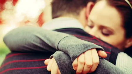 Motive pentru care ar trebui să vă îmbrăţişaţi mai des