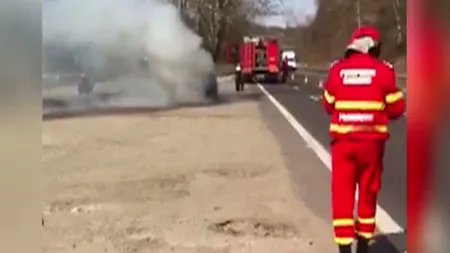 Momente de panică pe DN1, maşină pe GPL cuprinsă de flăcări în mers VIDEO