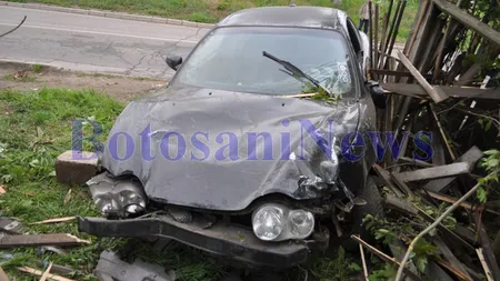 Accident neobişnuit în Botoşani. Un şofer a pierdut controlul volanului şi a ajuns cu maşina în zidul unei case