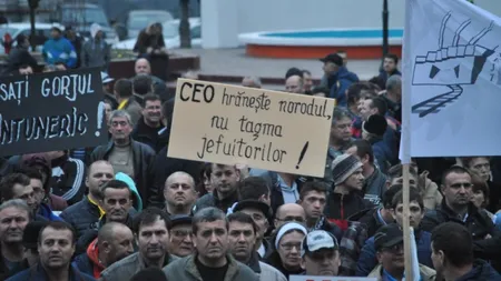 Minerii, aflaţi în cea de-a şaptea zi de marş, vor ajunge luni dimineaţă la Bucureşti