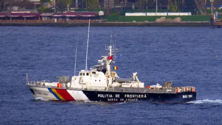 Zeci de migranţi, salvaţi de pe mare de Poliţia de Frontieră Română. Oamenii se aflau în pericol de înec