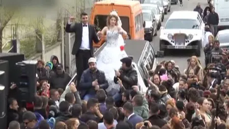 Nuntă de romi, în postul Paştelui. O stradă din Bucureşti, complet blocată de nuntaşi VIDEO