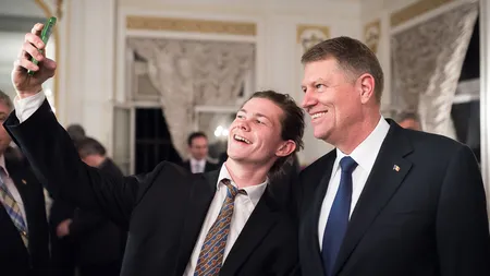 Klaus Iohannis a făcut poze cu românii din America GALERIE FOTO