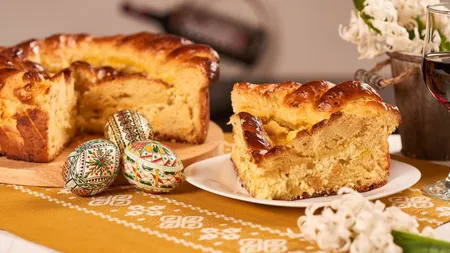 Reţeta bunicii: Pască cu brânză şi stafide