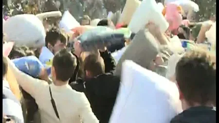 Ziua Internaţională a Bătăii cu Perne, celebrată în marile oraşe ale lumii, inclusiv în Bucureşti VIDEO