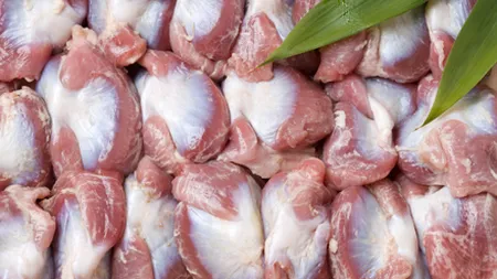 3,5 tone de carne de pui, confiscate în Argeş