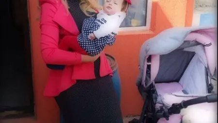 Fetiţa Sânzianei Buruiană a împlinit un an şi este de o frumuseţe rară. Vezi cum arată acum Isabela