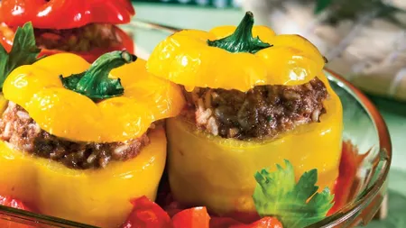 Reţeta zilei: Ardei umpluţi cu carne tocată