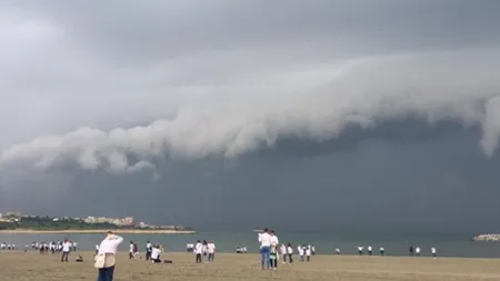 Imagini SPECTACULOASE surprinse, sâmbătă, pe litoral