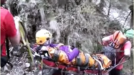 O turistă s-a accidentat grav în Munţii Bucegi. Operaţiune dificilă de salvare VIDEO