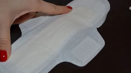 Sigur nu ştiai asta! Situaţii, fără legătură cu ciclul menstrual, în care absorbantele pot deveni extrem de utile