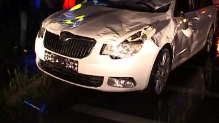 Căruţă spulberată de o maşină. Trei persoane au fost rănite