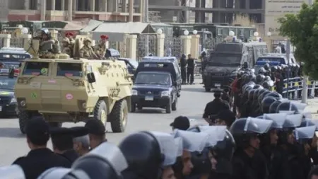 Opt poliţişti au fost ucişi de persoane înarmate la sud de Cairo