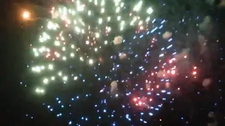 Foc de artificii cu FINAL TRAGIC: un mort şi mai mulţi răniţi, după ce o rachetă a explodat în mulţime VIDEO