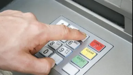 Zeci de români s-au trezit cu cardurile golite. Ce s-a întâmplat cu banii lor