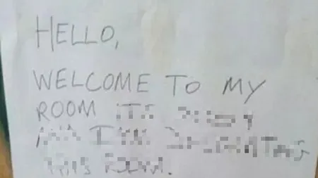 Biletul găsit în timp ce renova apartamentul. Mesajul este înfiorător