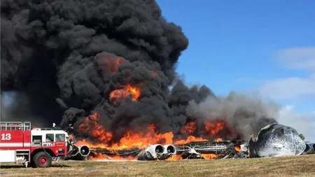 Bombardier american prăbuşit imediat după decolare. Aparatul a luat foc GALERIE FOTO
