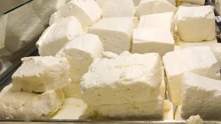 Tone de brânzeturi şi carne, CONFISCATE din Piaţa Obor din Capitală