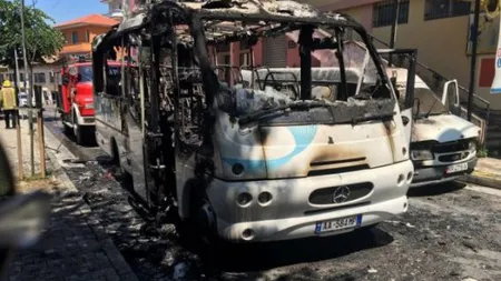 Un autobuz cu pelerini a fost cuprins de flăcări, în Albania. Două femei au murit carbonizate