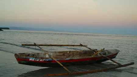 Un pescar a scăpat cu viaţă după ce a plutit două luni în derivă în Oceanul Pacific