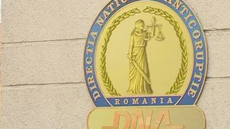Trei primari din Arad, reţinuţi de DNA pentru luare de mită