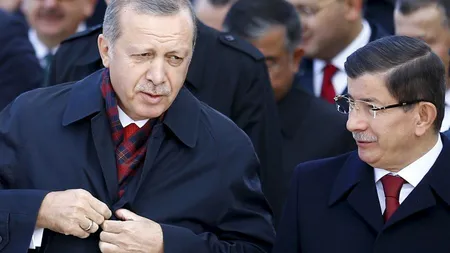 Cutremur la vârf în Turcia. Davutoglu demisionează din fruntea Guvernului, Erdogan îşi consolidează puterea