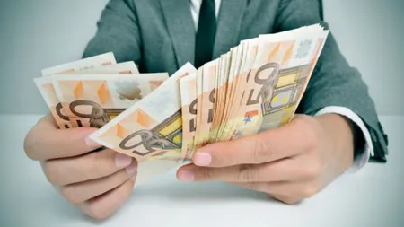 Specialiştii avertizează că euro poate creşte până la 4,55 lei în zilele următoare