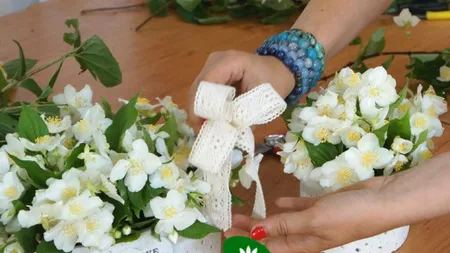 Cum să faci un aranjament floral
