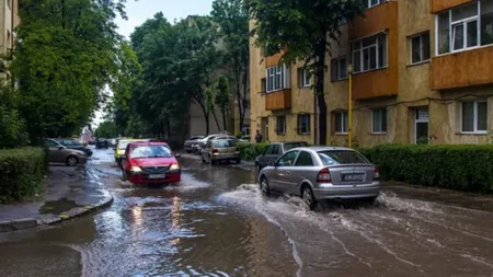 Ploaia a făcut PRĂPĂD în Constanţa. Zeci de străzi au fost INUNDATE