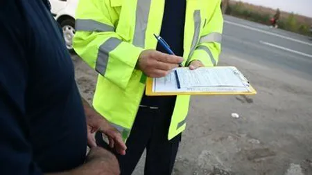 Scene scandaloase la Bacău. Un şofer este agresat de un poliţist VIDEO