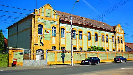 Judecător ATACAT cu un ciob de sticlă de către un deţinut. Totul s-a întâmplat la ieşirea din sala de judecată