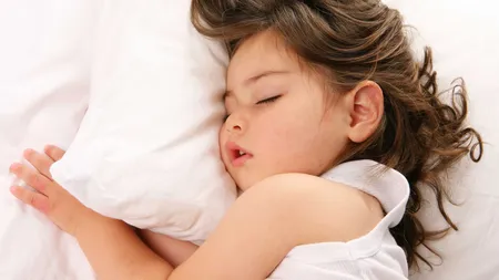 Moduri simple să îţi ajuţi copiii să doarmă bine