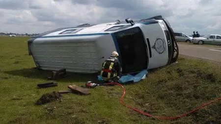 Accident grav în Suceava. Şoferul unui microbuz cu volan pe dreapta a murit, iar un pasager a ajuns la spital