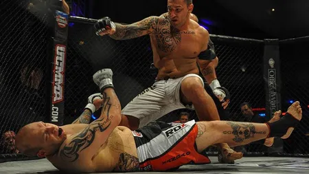 Un român a reuşit KO-UL ANULUI în MMA. Lupta a durat 52 de secunde VIDEO