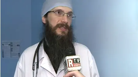 Poveste UNICĂ în România. Un călugăr din Prahova este rezident la Spitalul Universitar din Bucureşti VIDEO