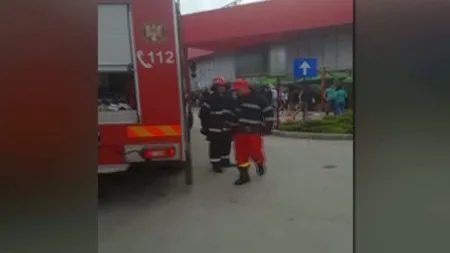 Incendiu într-un centru comercial din Capitală. Oamenii au fost evacuaţi VIDEO