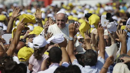 Papa Francisc: Europa nu trebuie să le deschidă porţile în mod neraţional migranţilor