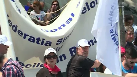 Sindicaliştii au protestat la Cotroceni: Îi cerem lui Iohannis să medieze o întâlnire cu Guvernul pe legislaţia muncii