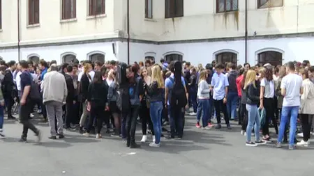 PROTESTE în mai multe şcoli din ţară: Profesorii ameninţă că vor boicota examenele