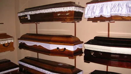 PROIECT. Morţii ar putea fi înmormântaţi cu brăţări de identificare ale firmei de pompe funebre