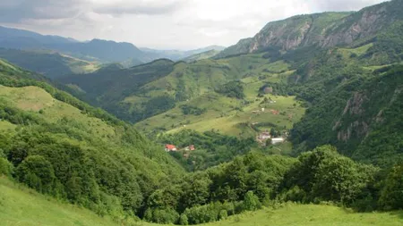 Un bărbat a fost găsit mort în Munţii Apuseni. A fost căutat de peste 40 de persoane